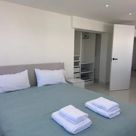 The Penthouse, Center * Μαρμπέλλα